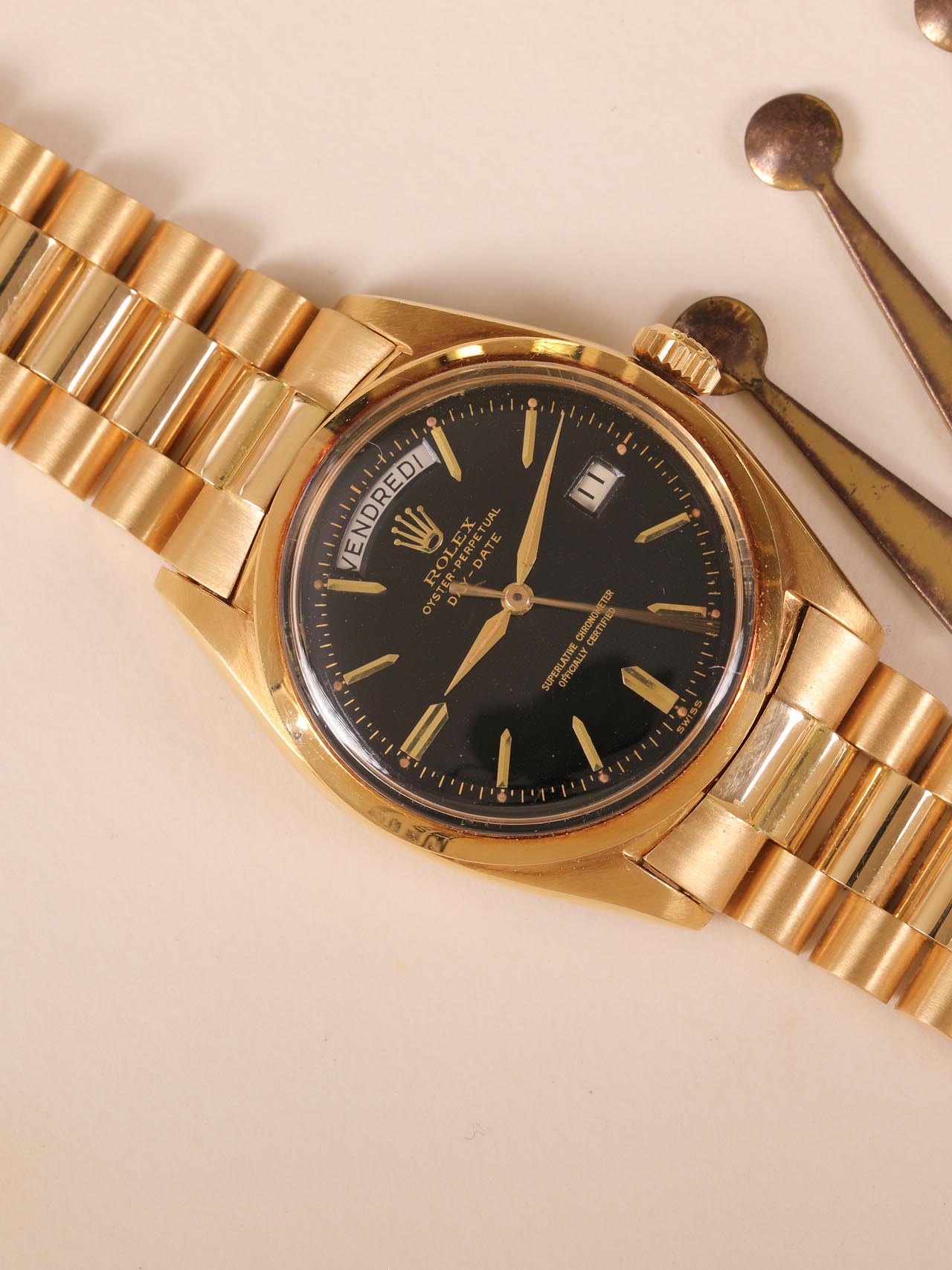 Rolex Daydate ref. 6612B con Quadrante Nero Gilt Scritte Oro e Bracciale Big Logo 138 6612 1 1 uai