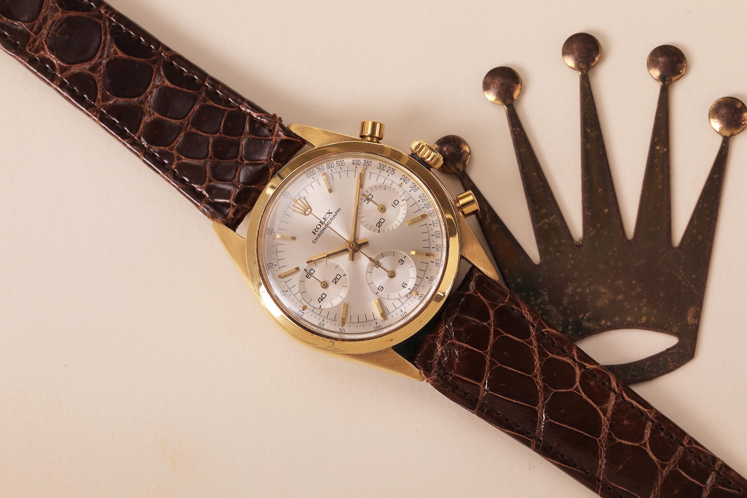 Rolex Chronograph Pre-Daytona ref. 6238 in Oro<br>– Prezzo su richiesta –